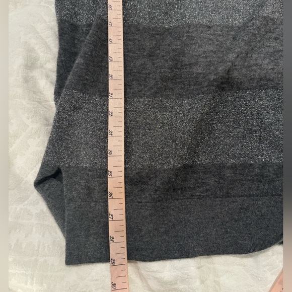 VINCE. CASHMERE BLEND GRAY METALLIC STRIPED PULLOVER LONG SLEEVE SWEATER - Picture 8 of 8
